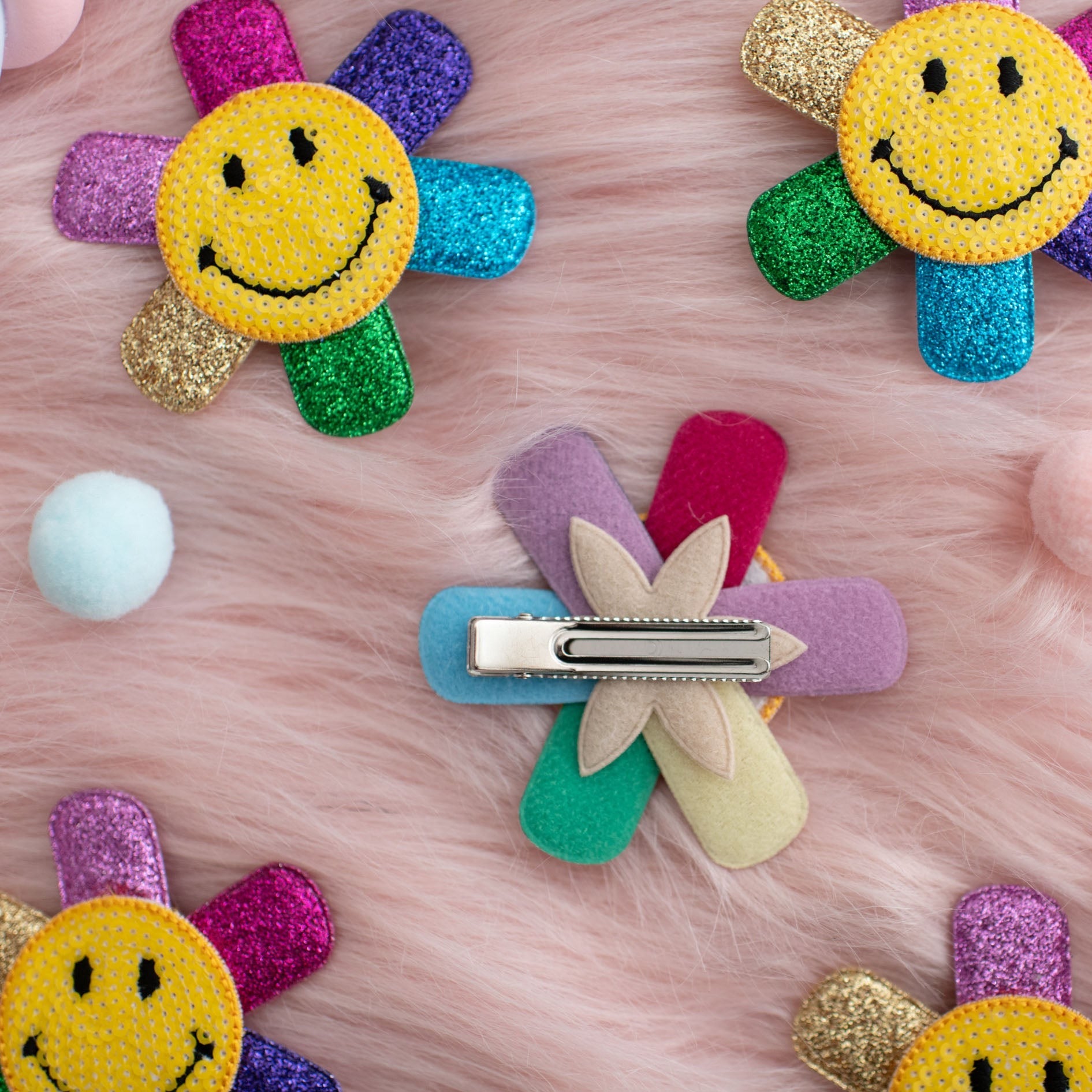 Summer Crystal - Rainbow Glitter Smiley Face Hair Clip - 1 Pack