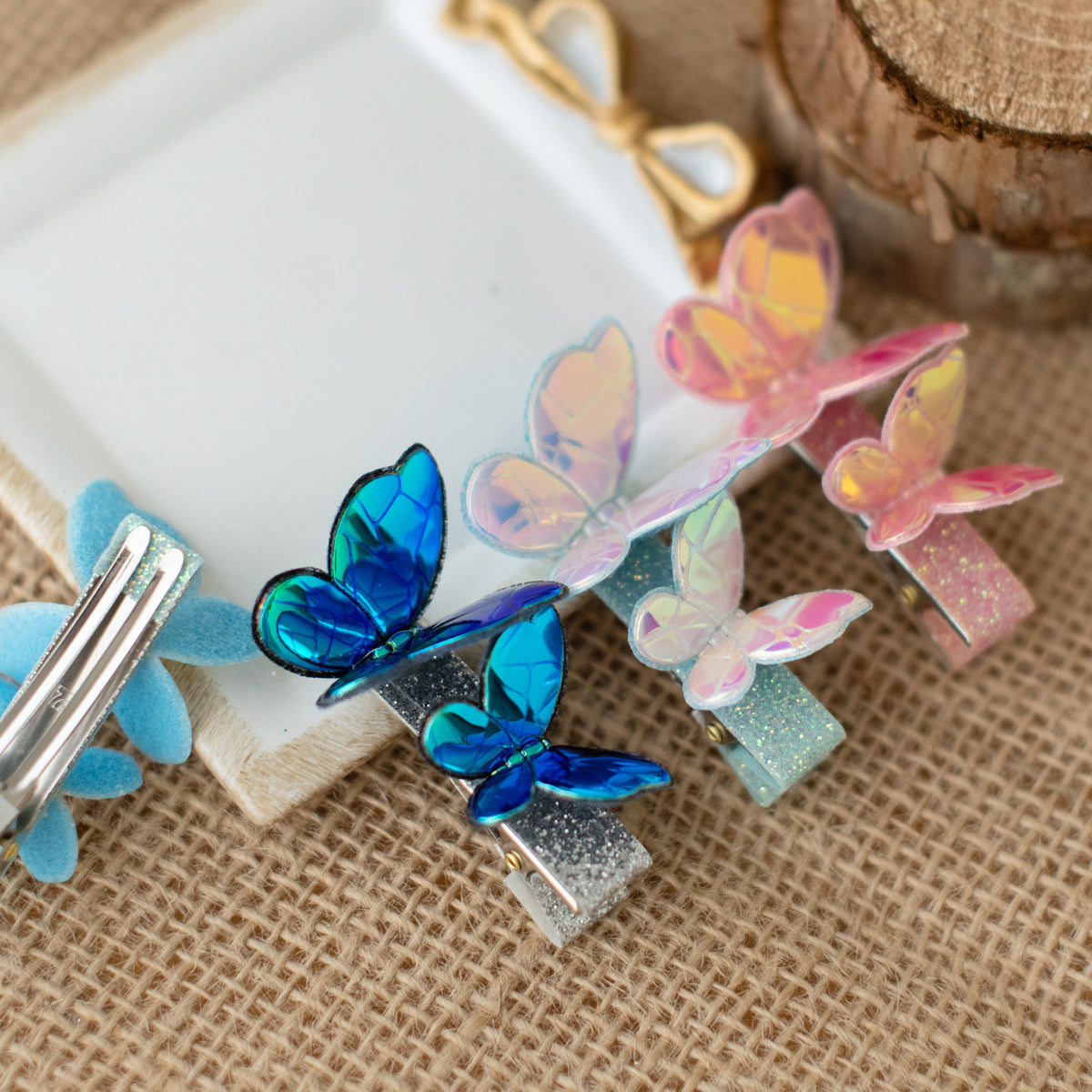 4pk Girls' 2“ 3D Glossy Holographic Butterfly Hair Clips - Summer Crystal®